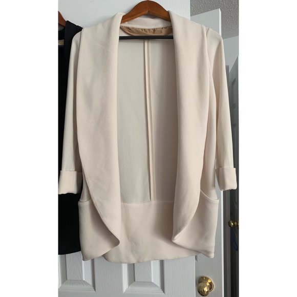 Aritzia Jackets & Blazers - Aritzia Flowy Cream Crepe Blazer Size 2 XS